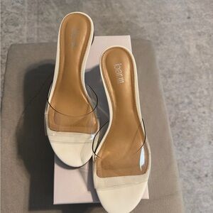 Bar III Women's Cream and Tan Heels